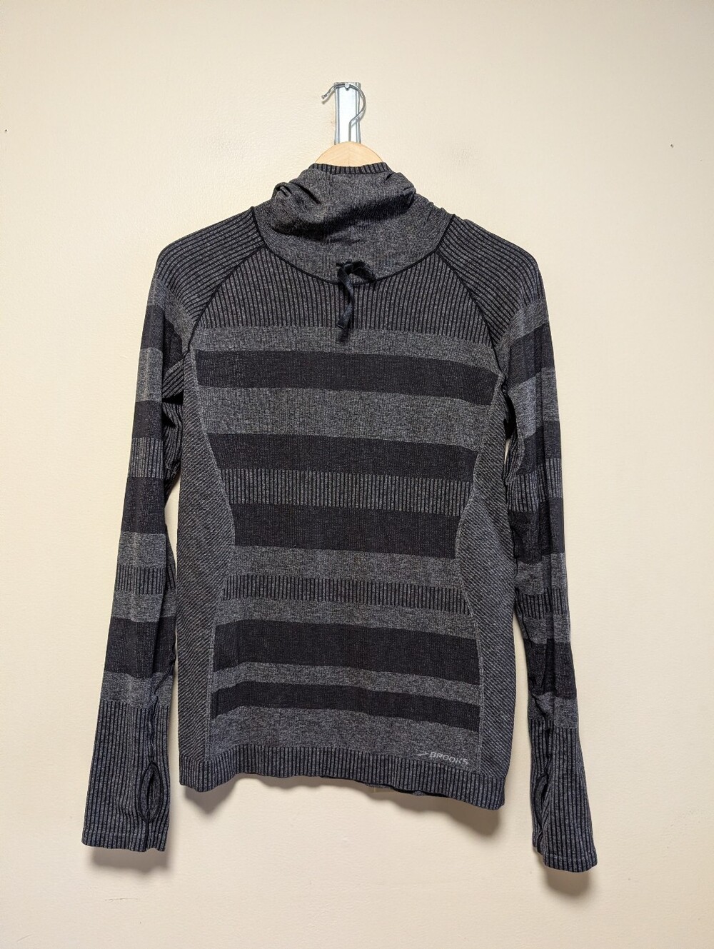 Brooks Streaker Seamless Cowl Neck Running Top Gray Black Large